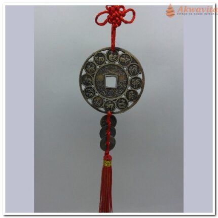 Talismã Chinês de Metal Moedas Chinesas Signos e Fitas Vermelhas