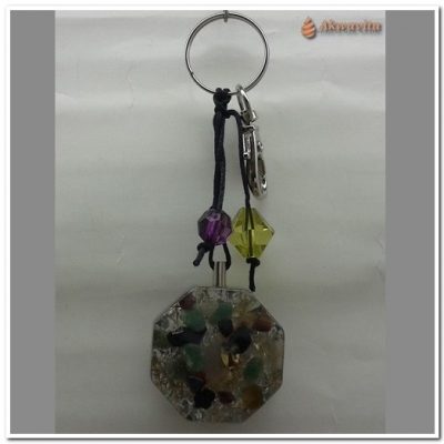 Chaveiro em Orgonite com Cristais e Metal