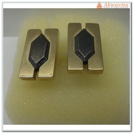 Abotoadura Dourada com Centro Hexagonal