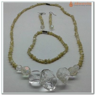 Conjunto de Colar e Brinco Madrepérola Pedras tipo Cristal