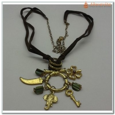 Colar Patuá Dourado de Cordão e Corrente