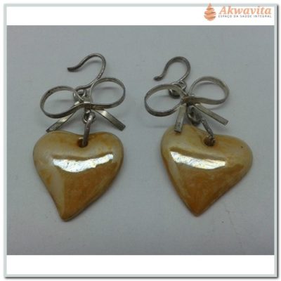 Brinco Porcelana Coração Laranja com Laço de Prata