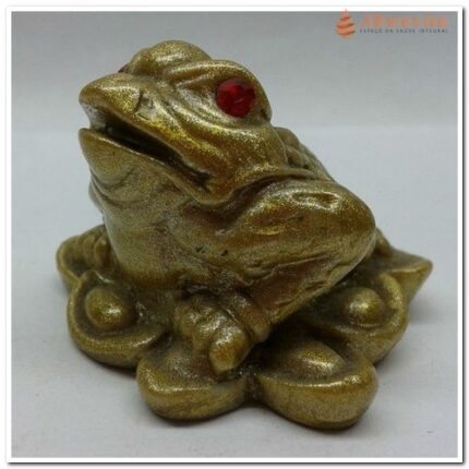 Sapo Dourado Kaeru em Resina Olhos Vermelhos de Swarovski